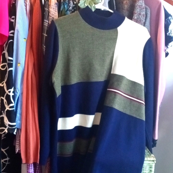 Women's sweater size Medium - Picture 1 of 9